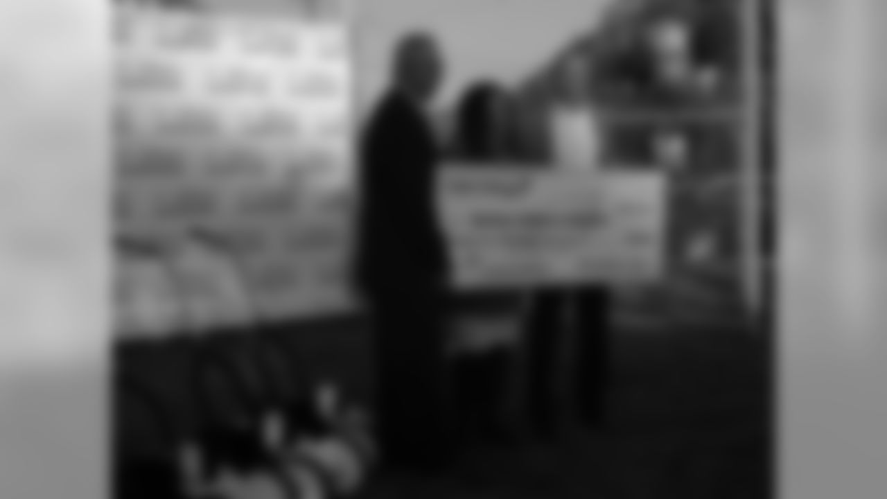 Time to present the check, which includes a $20,000 Hometown Huddle grant and a $5,000 NFL PLAY 60 grant