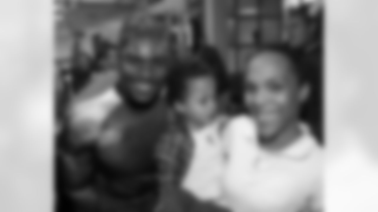 S Quintin Demps helps a family forget about their problems for a brief time