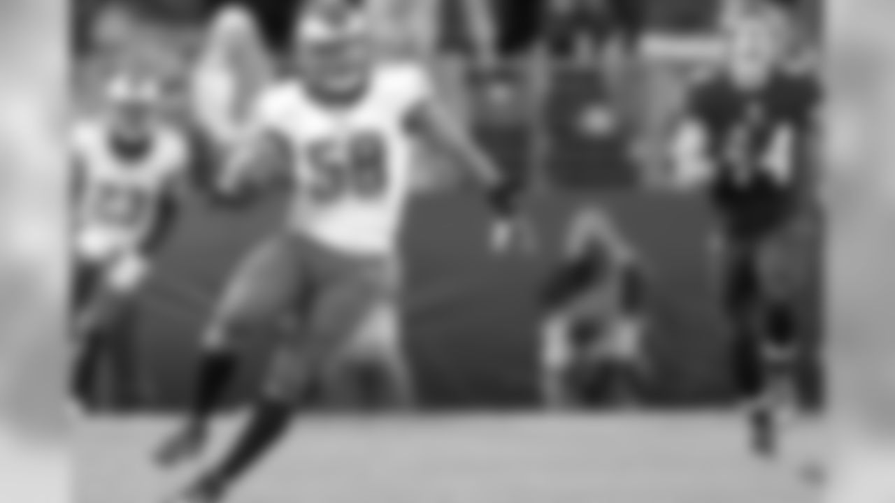 LB Jordan Hicks