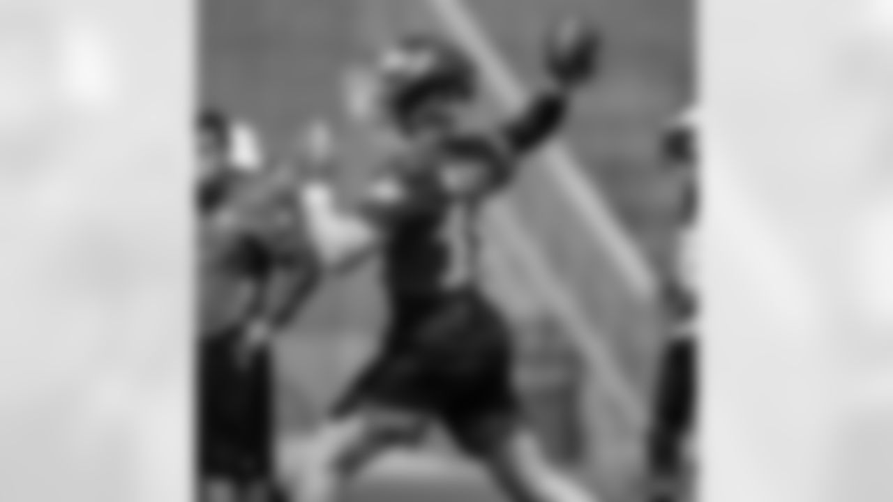 QB Carson Wentz: "Football... FINALLY"