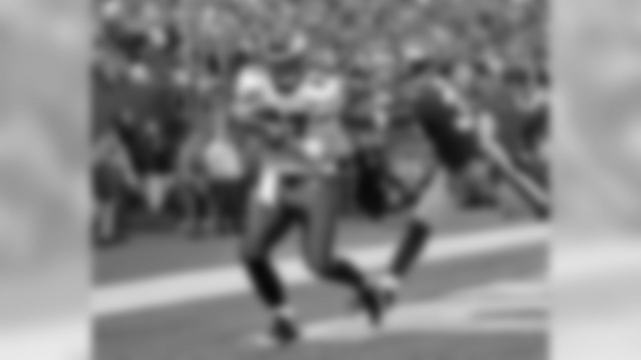 Touchdown! ... TE Brent Celek