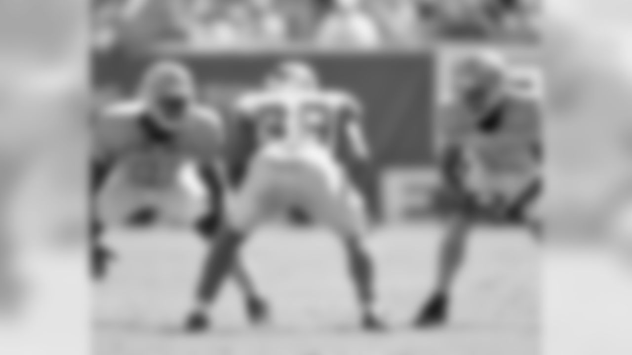 WRs Jason Avant ready to throw a block on special teams