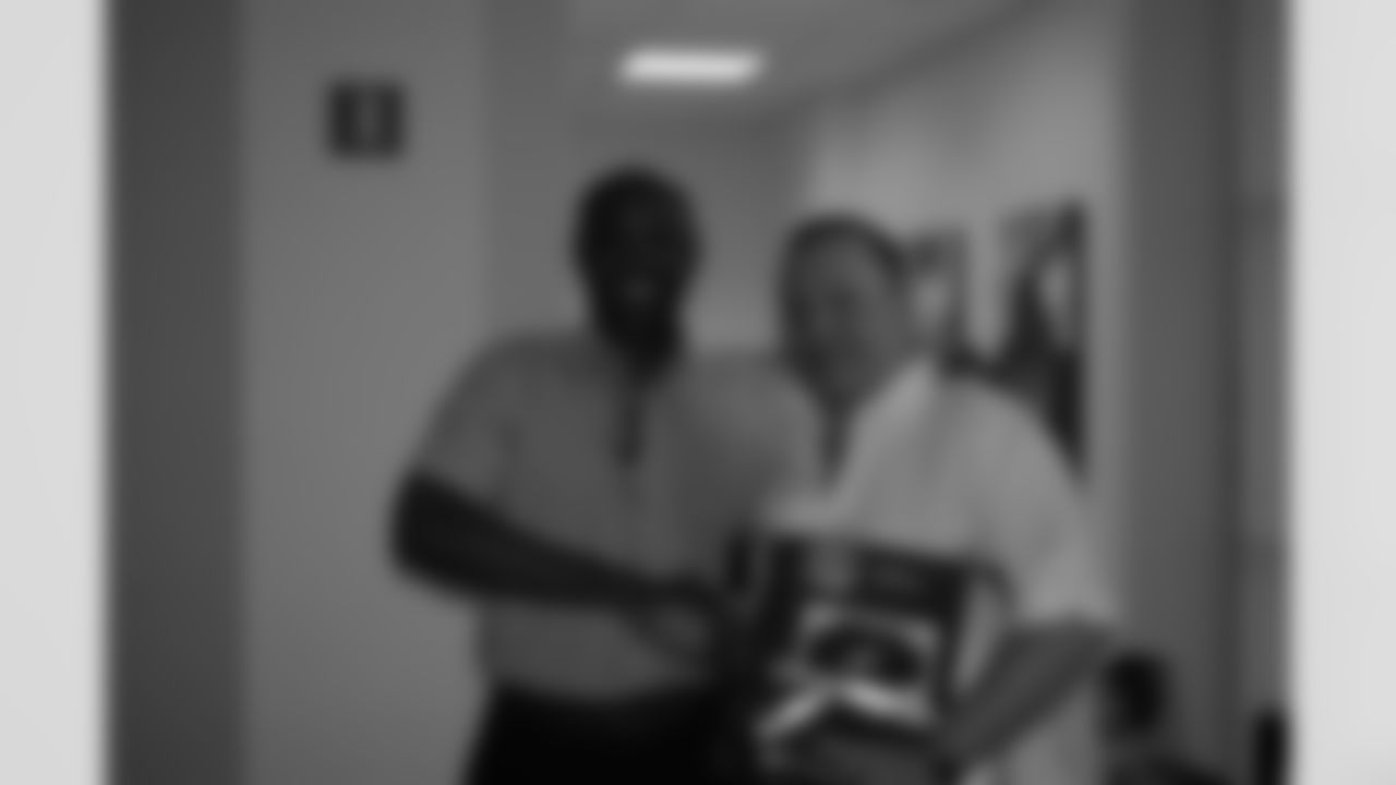 Fred Barnett congratulates Eagles Grill Cover winner