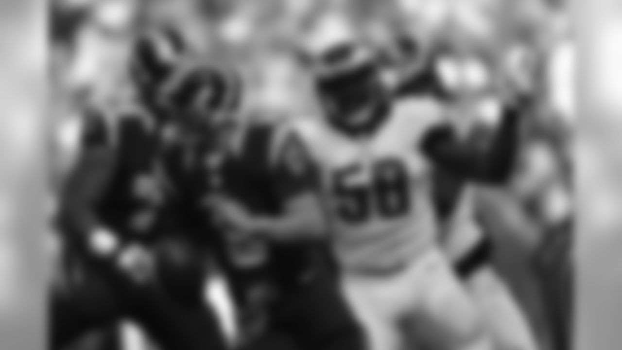 LB Trent Cole getting pressure on the quarterback