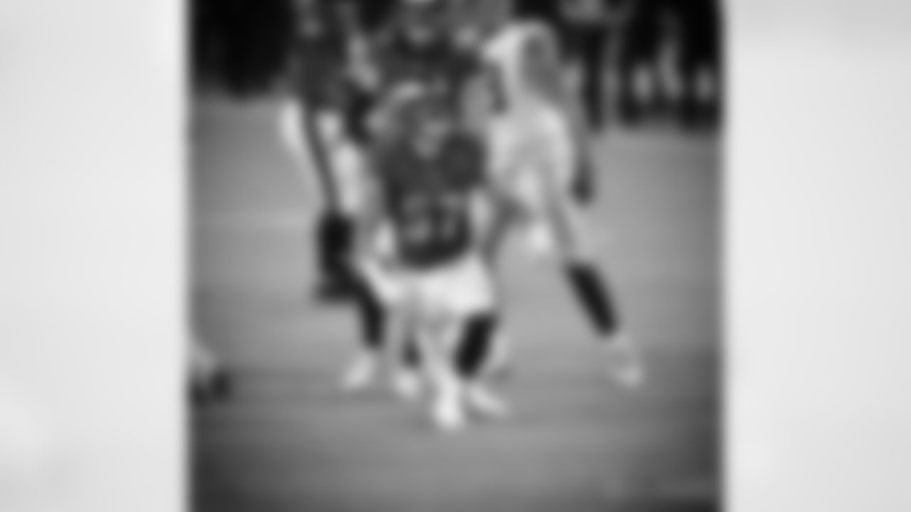 LB T.J. Edwards: "Victory Monday!!"
