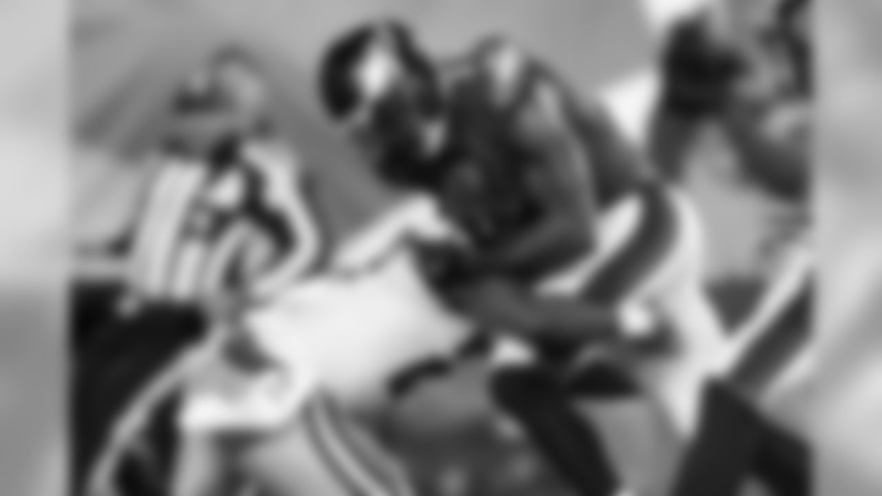 WR Jeremy Maclin fighting through the tackle