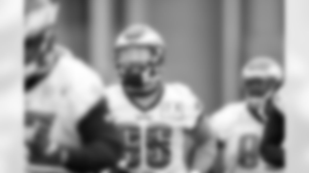 DE Derek Barnett