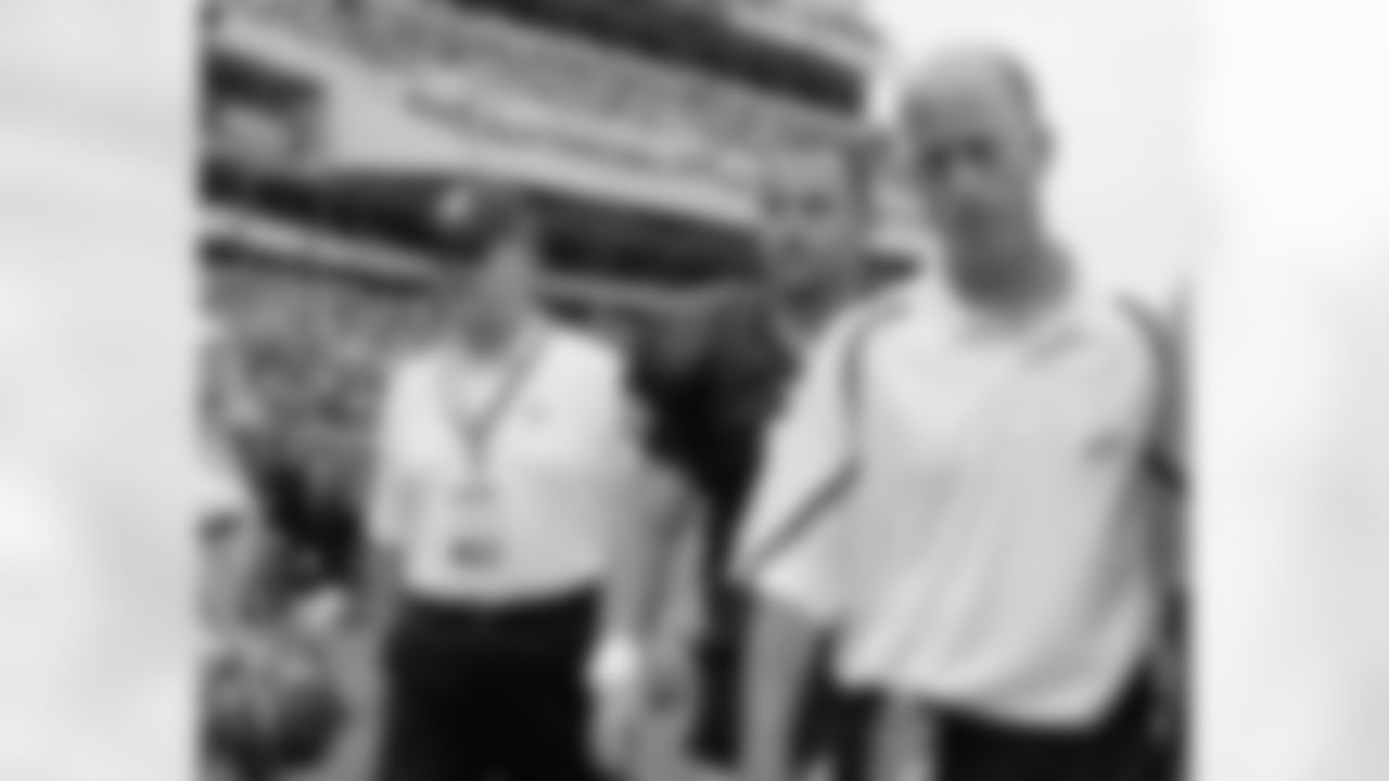 Kicker David Akers walks to the locker room with trainer Eric Sugerman