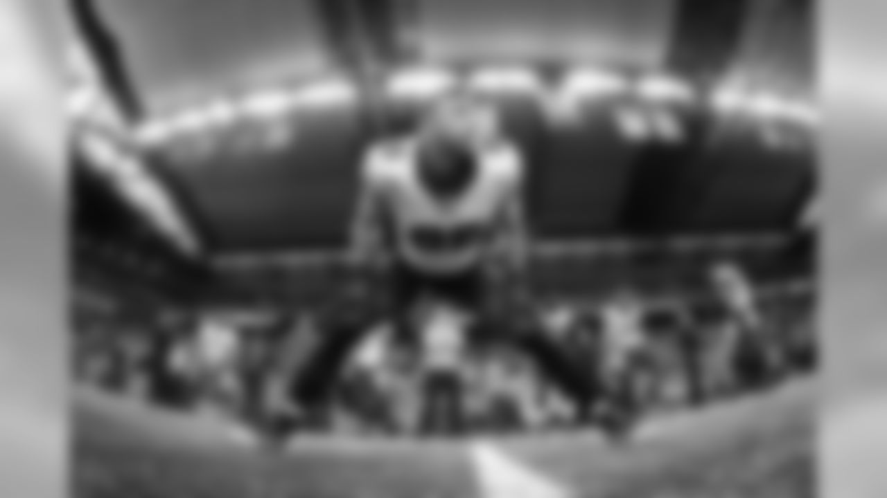 LB Connor Barwin