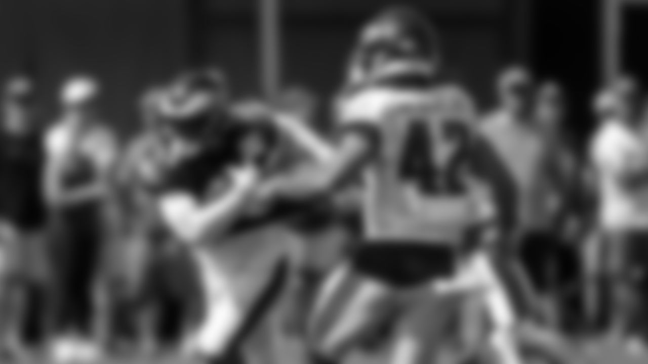 RB Miles Sanders shaking off defenders