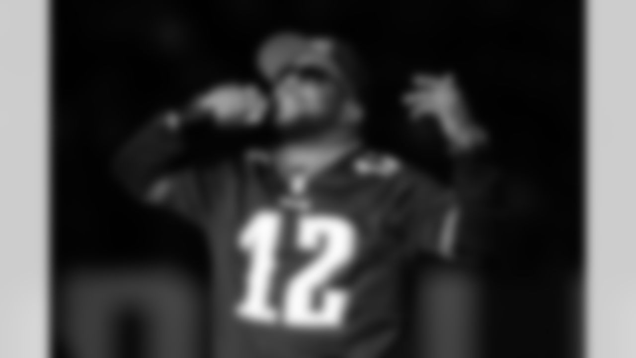 Eagles fans sang along with Philadelphia's own Boyz II Men