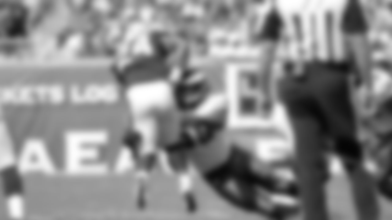 Eagles' linebacker DeMeco Ryans makes a tackle on Chargers' running back Ryan Mathews.