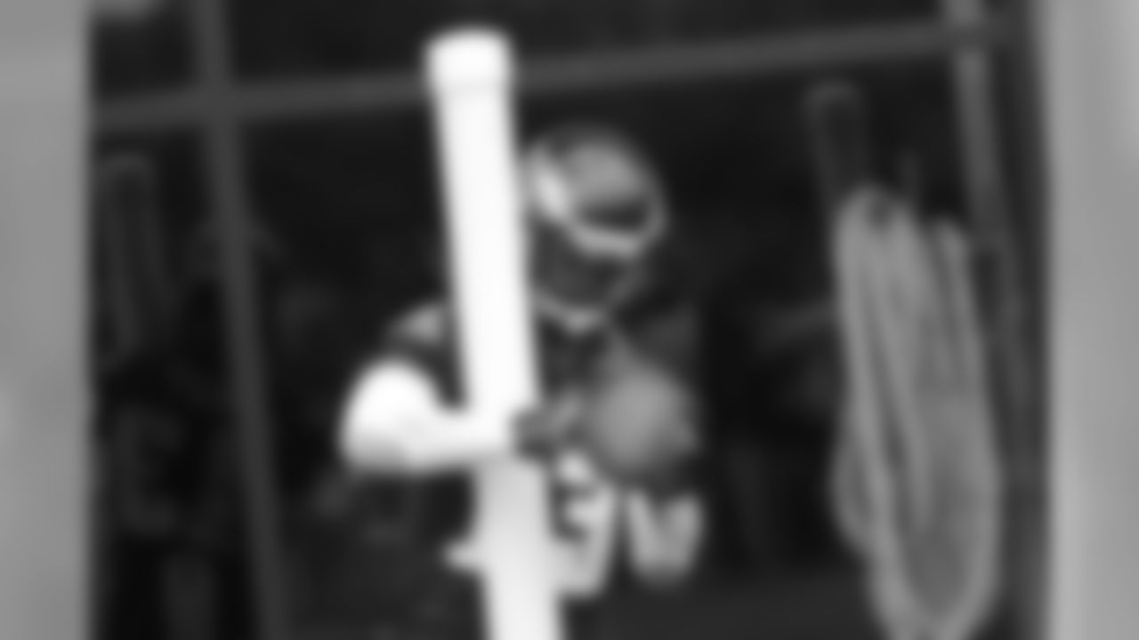 WR Josh Huff puts in extra work after practice