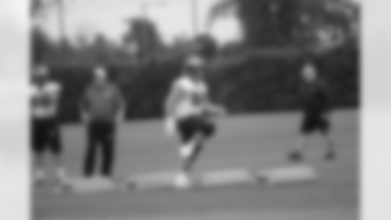 DT Beau Allen races through the ladder