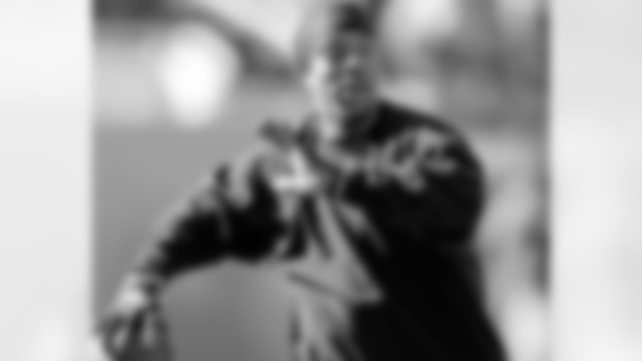 Wide Receiver Greg Lewis with a pregame toss in Chicago