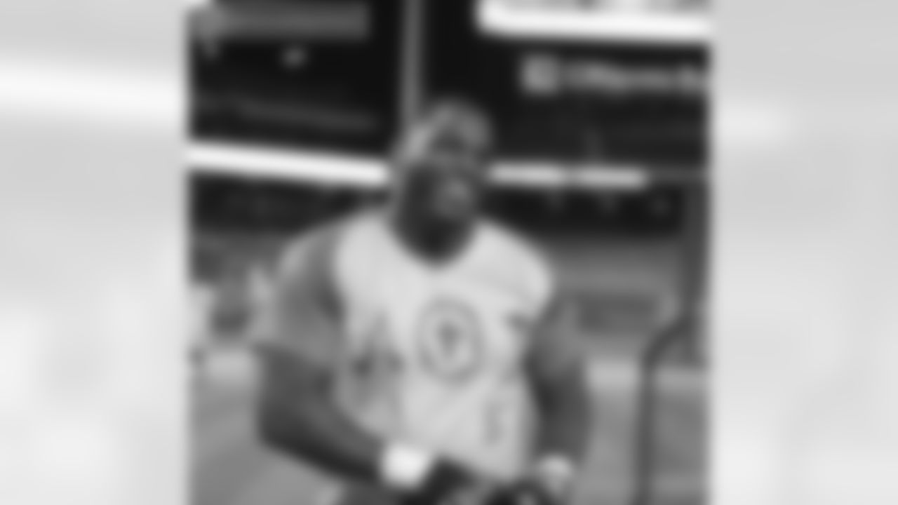 DT Malik Jackson: "S/o to AO1 Foundation for a great time tonight and thank you to the fans that came out and showed love for a great cause."