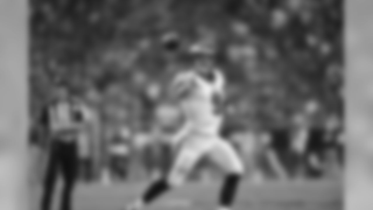 QB Nick Foles slinging the ball around the field