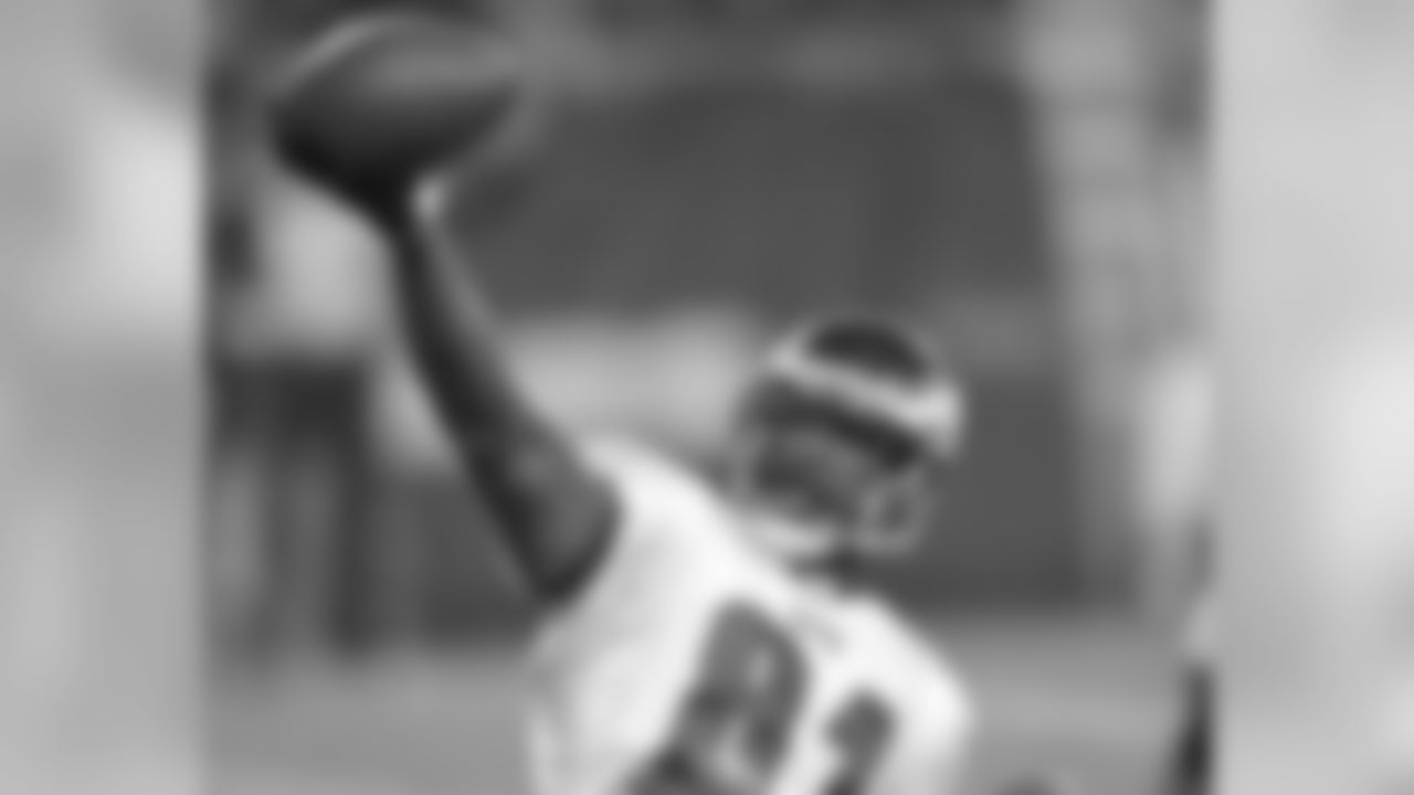 Touchdown ... WR Jason Avant
