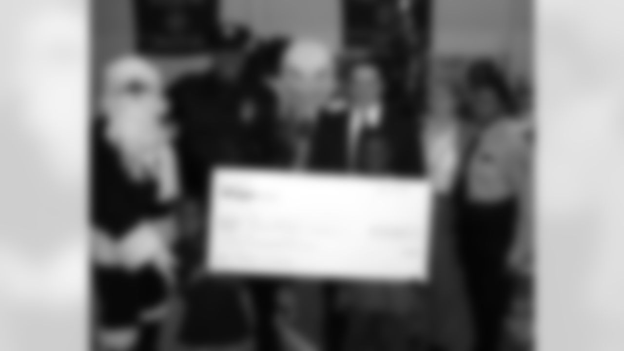 Verizon Wireless donated $5,000 to the Police Athletic League