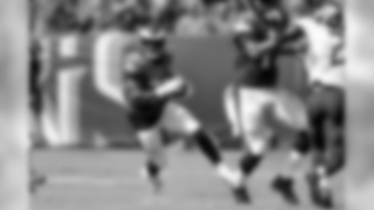 RB Wendell Smallwood
Philadelphia Eagles vs. Tennessee Titans at Nissan Stadium on September 30, 2018