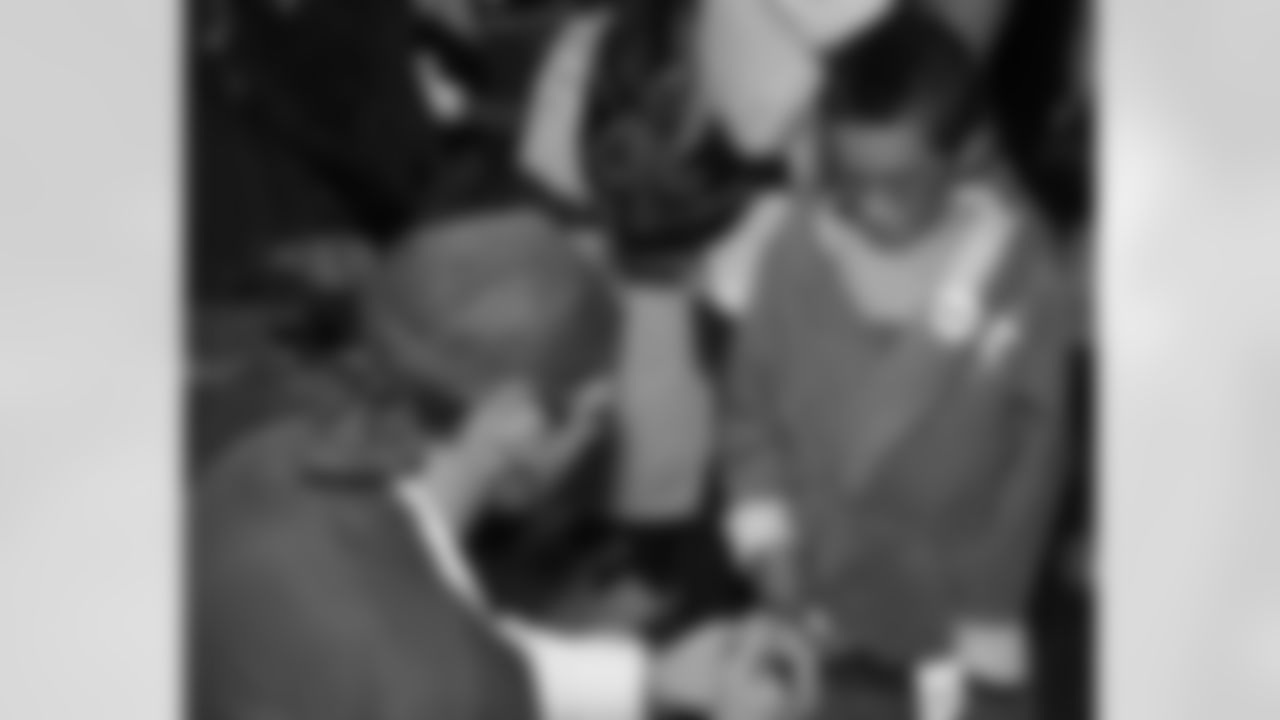 QB A.J. Feeley signs an autograph