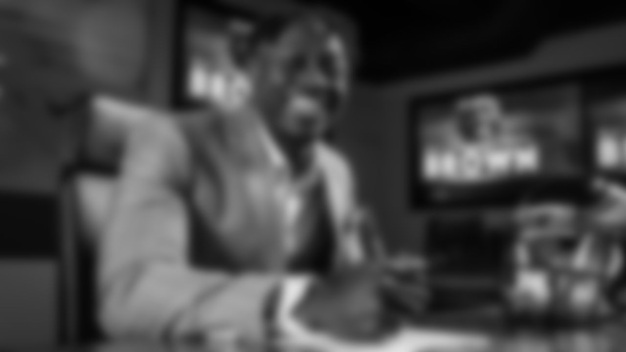 Follow Pro Bowl wide receiver A.J. Brown as he signed his four-year contract extension and toured the NovaCare Complex for the first time as a member of the Eagles.