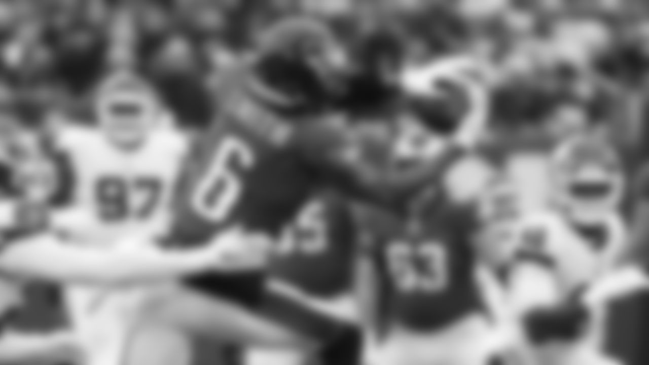 WR DeVonta Smith set a franchise rookie record with 916 receiving yards to lead the Eagles in 2021.