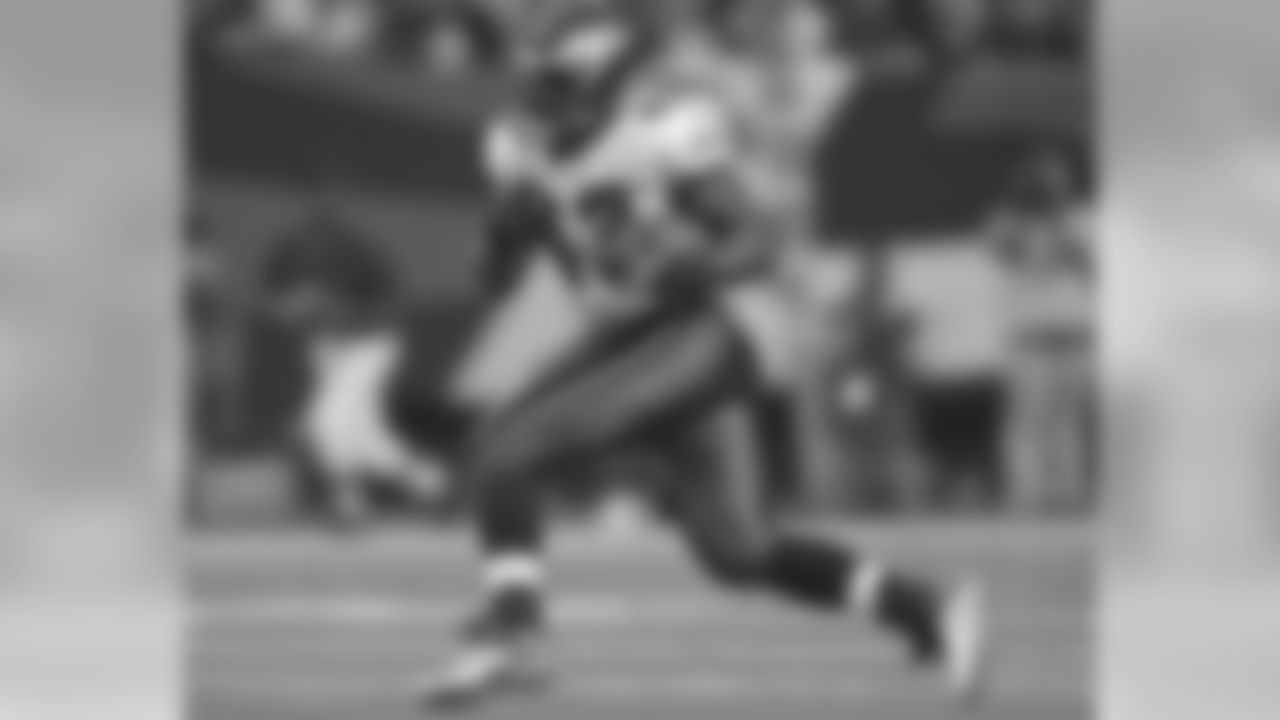 Watch the big man, FB Leonard Weaver, run
