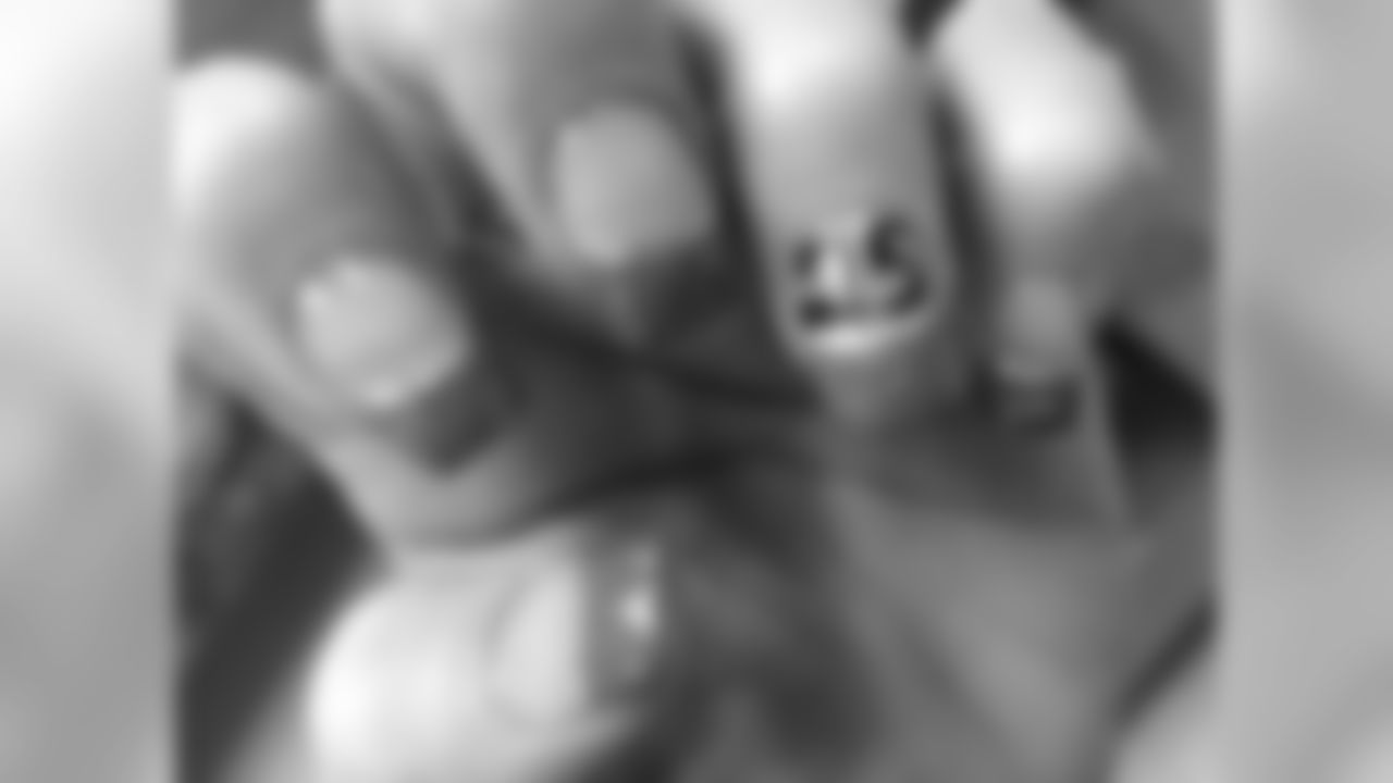 Our Talon Art board showcases our favorite Eagles nail fashions