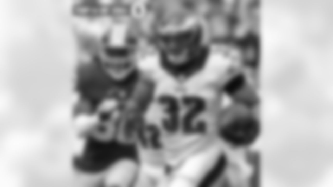 102 yards Chris Polk runs, smiling all the way