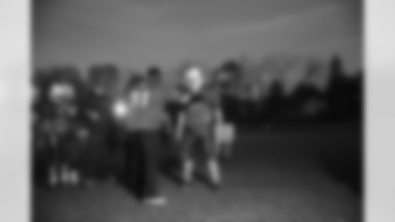 Some NFL instructions from the Eagles defensive end