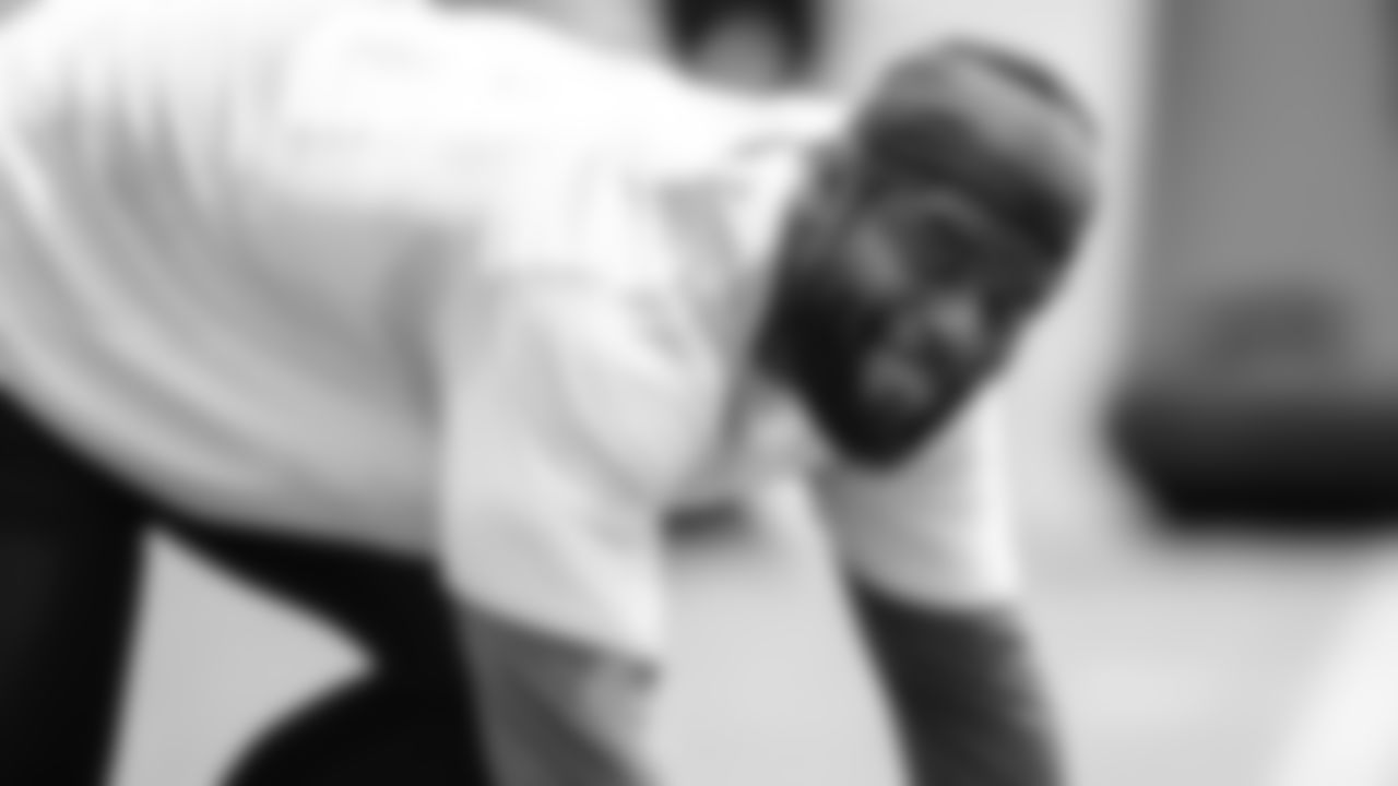 LB Genard Avery