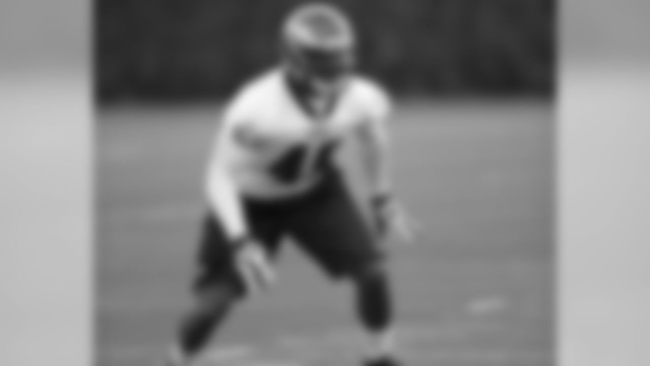 LB Jamar Chaney reads the play