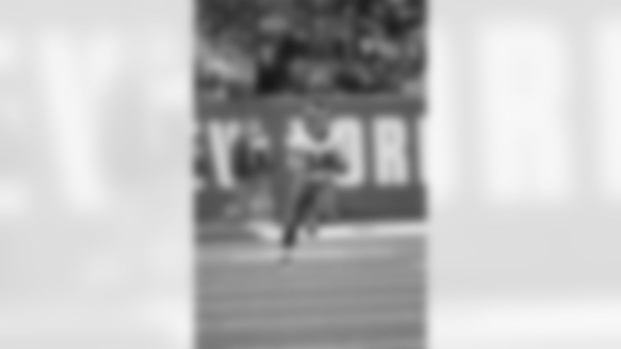 WR Chad Hall