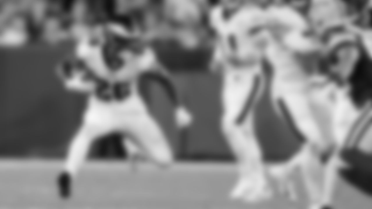 RB Miles Sanders looks for running room
