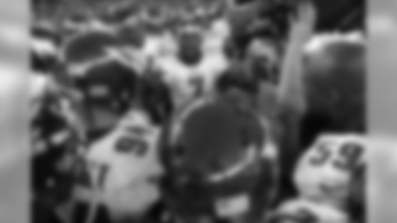 QB Michael Vick gives a pregame speech
