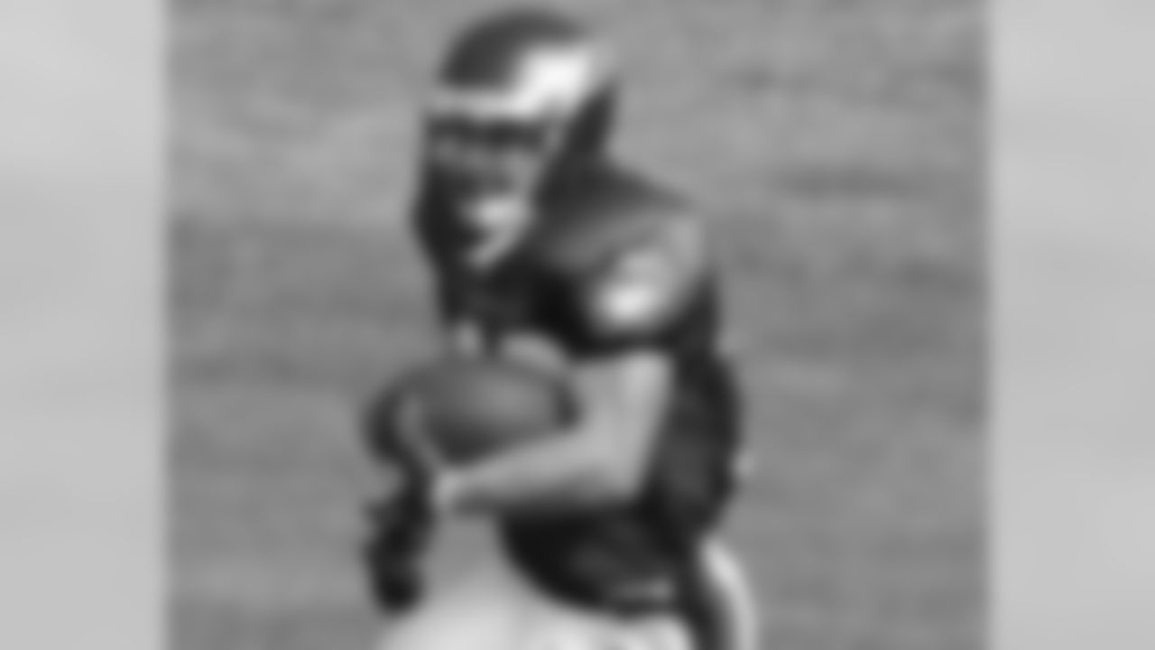 WR Chad Hall on the kickoff return