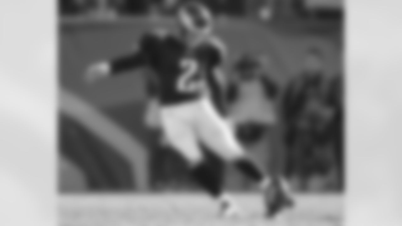 K David Akers opened the game with an onsides kick