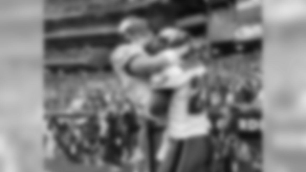 TE Brent Celek and RB Correll Buckhalter celebrate TD
