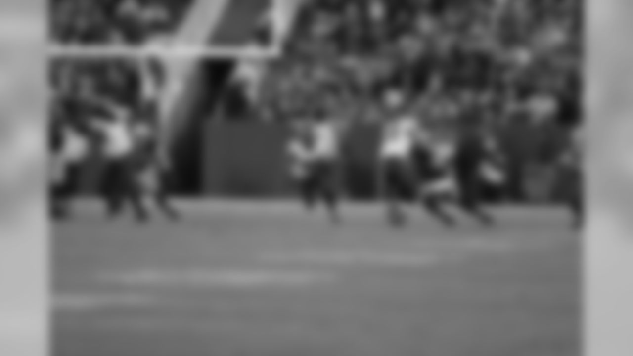 RB Darren Sproles in open space