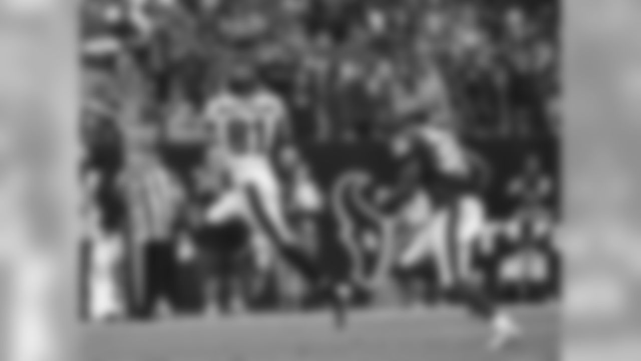 When Mark Sanchez came in at quarterback in Houston, Jordan Matthews was there to provide a boost and help lift the Eagles to a win