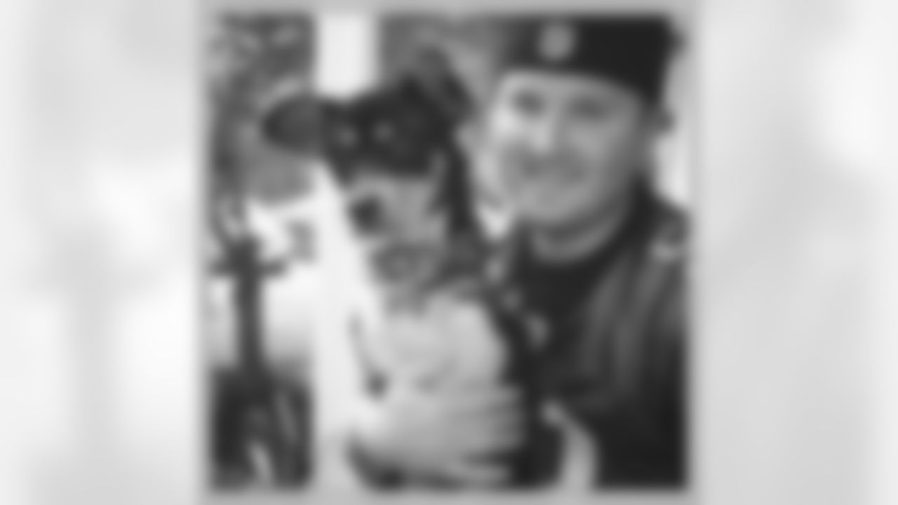 A man's best friend should also be an Eagles fan