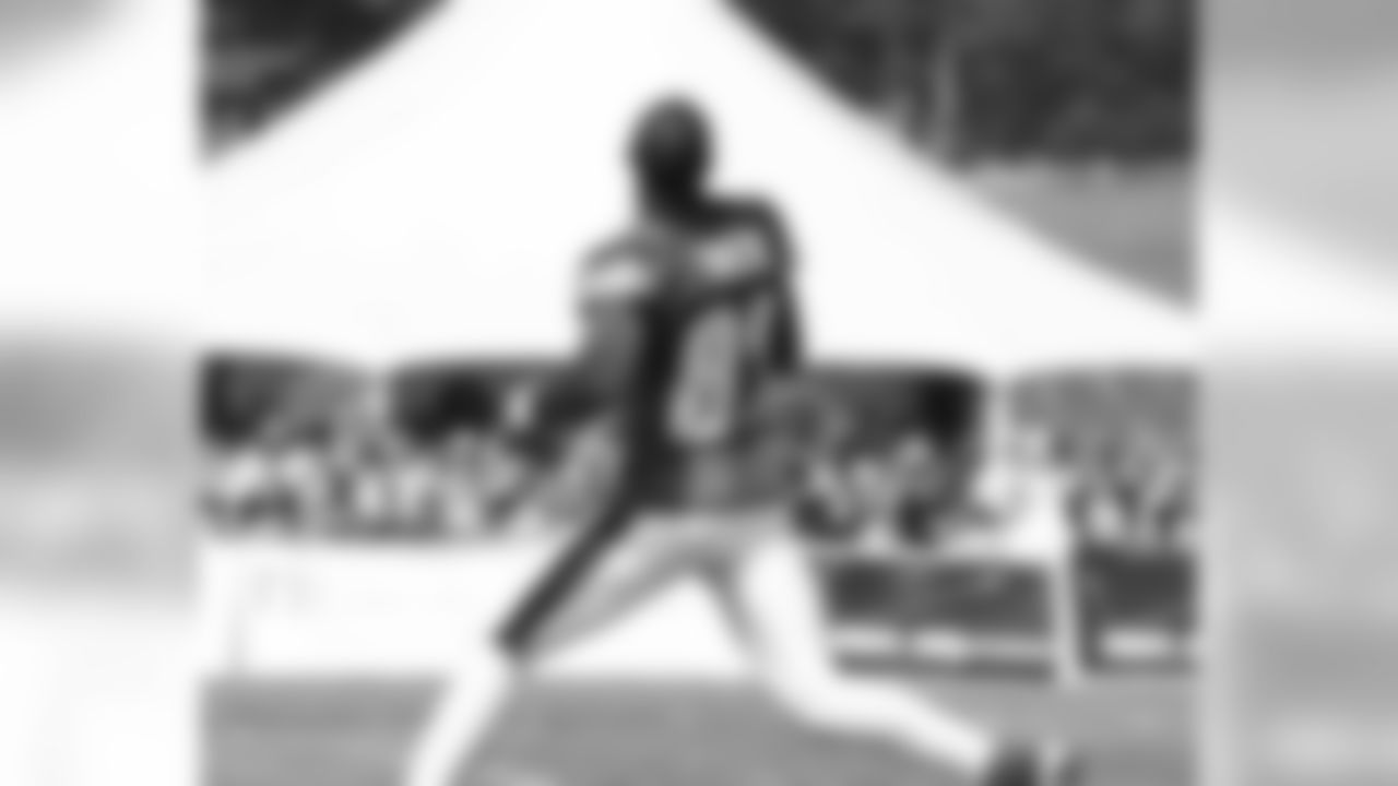 WR Terrell Owens worked out with trainer Chris Peduzzi