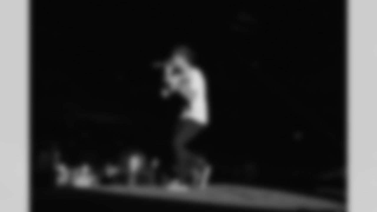 Louis sings it loud