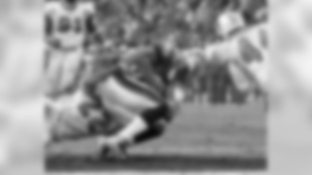 WR Jason Avant holds on for the touchdown