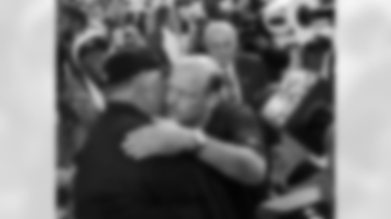 Eagles Head Coach Andy Reid and Vikings Head Coach Brad Childress share a postgame embrace