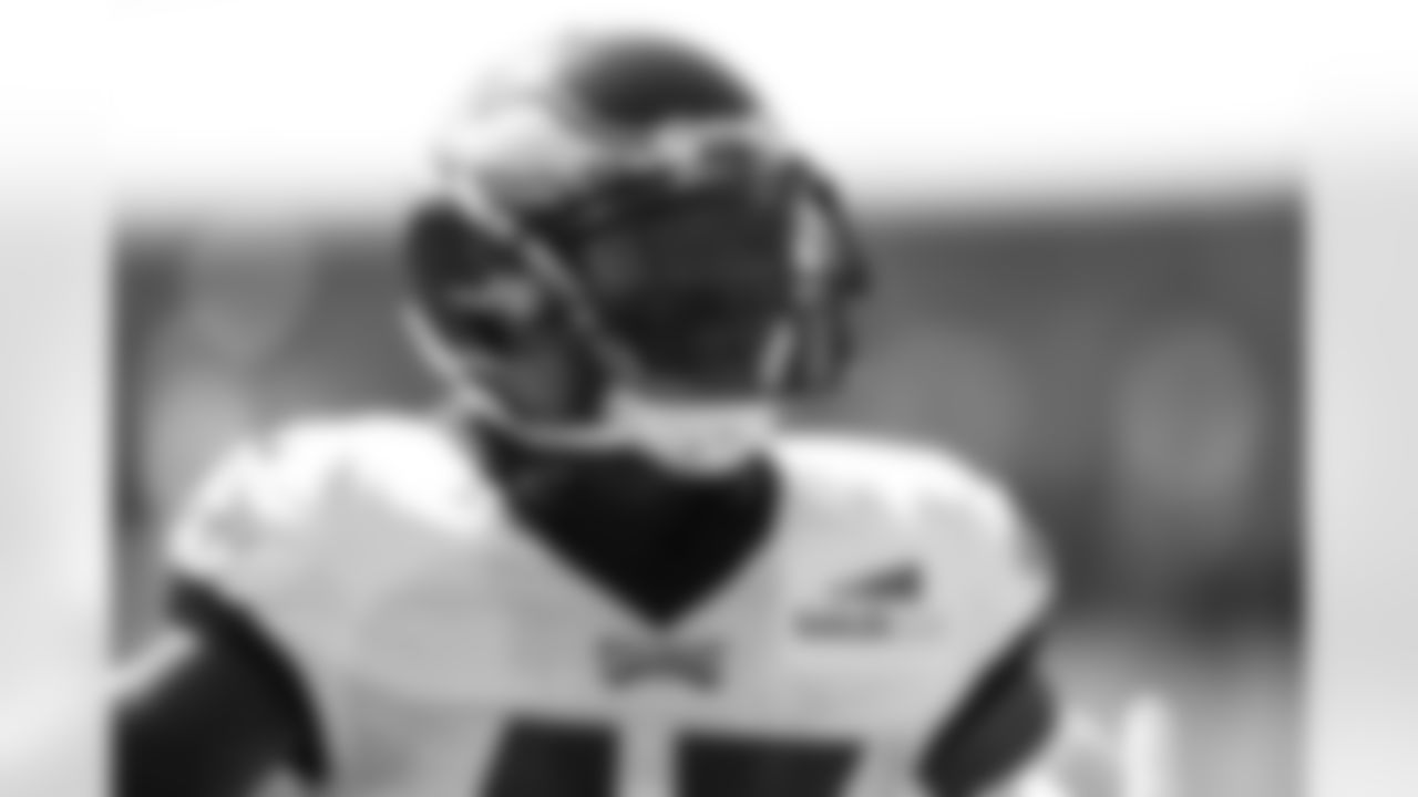 Linebacker Nakobe Dean