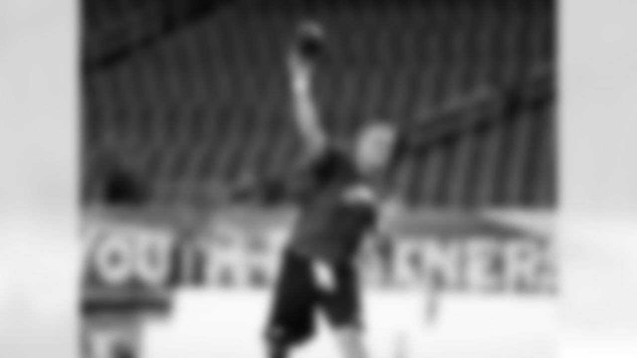 Eagles' rookie QB Matt Barkley throws a pass before the game.