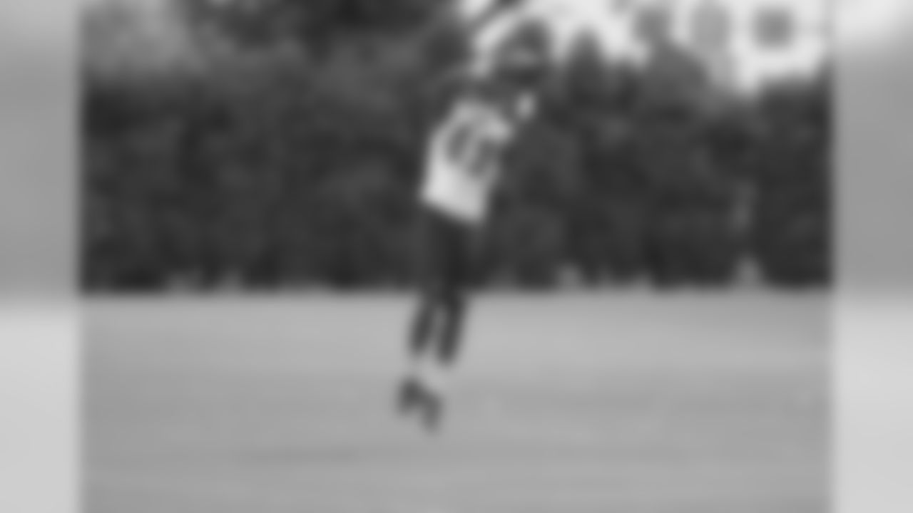 DB Randall Evans flies with the ball