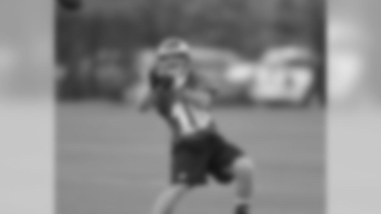 WR Chad Hall getting ready to make the catch